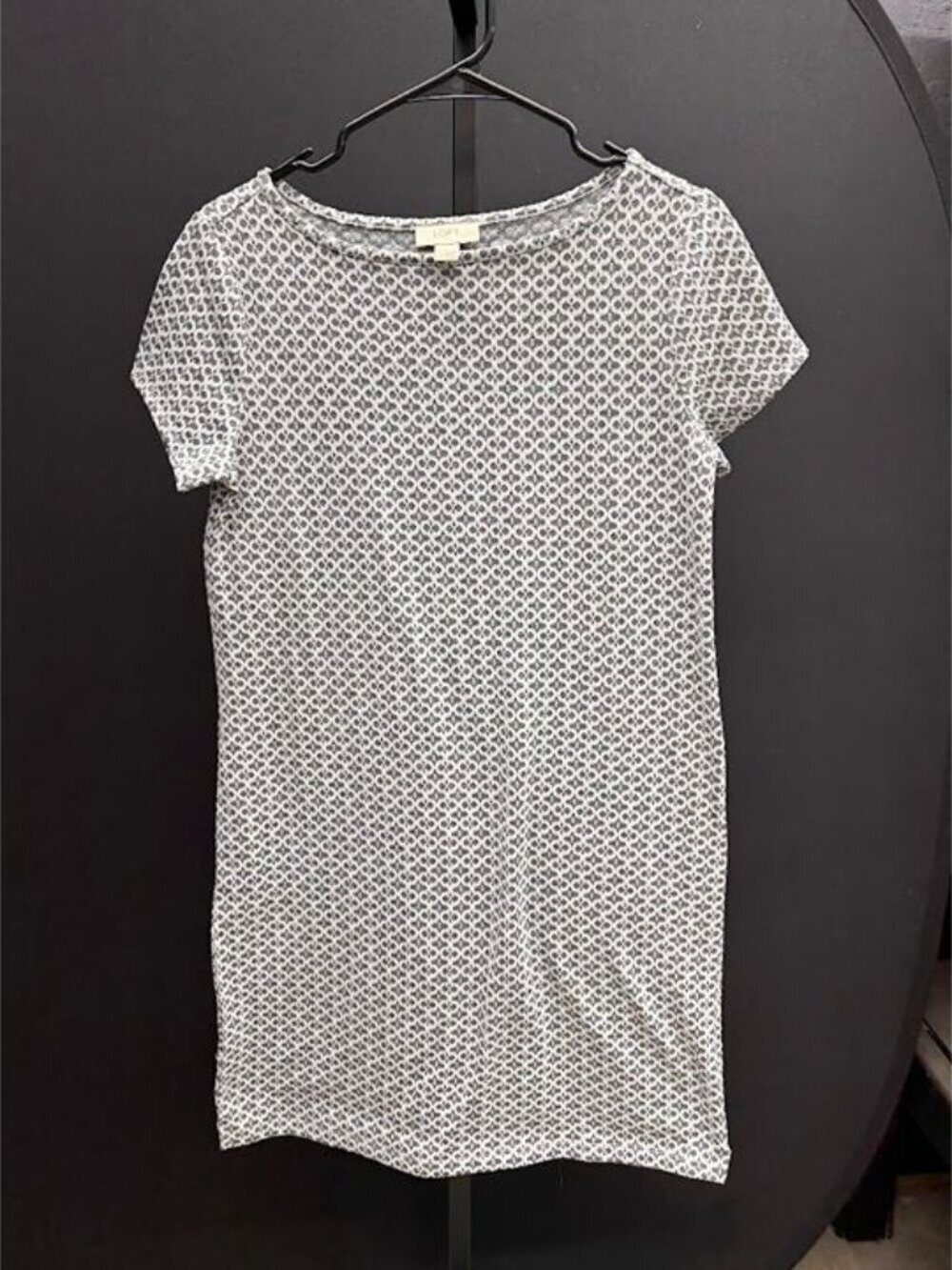 LOFT Grey Pattern Short Sleeve Sheath Dress